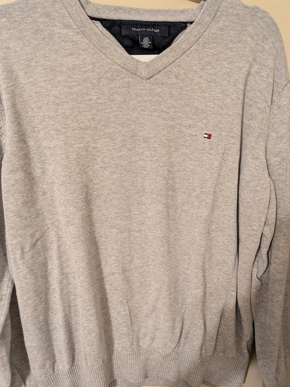 Tommy Hilfiger Men's V-Neck Sweater in Heather Gray